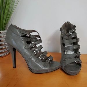Gray textured leather heel with back zip
